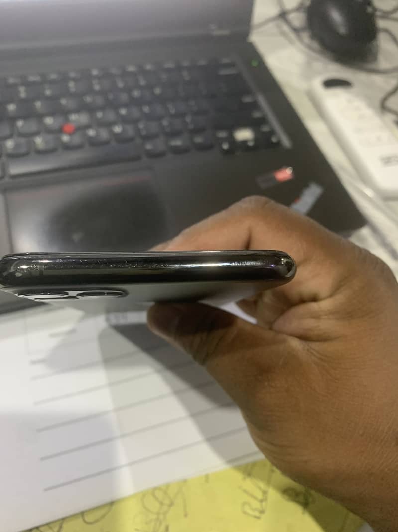 Apple iPhone 11 Pro Max Sim active 4