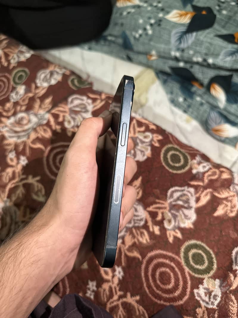 Apple iPhone 13 1