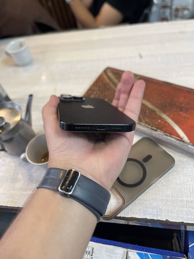 Apple iPhone 16 Pro Max 5