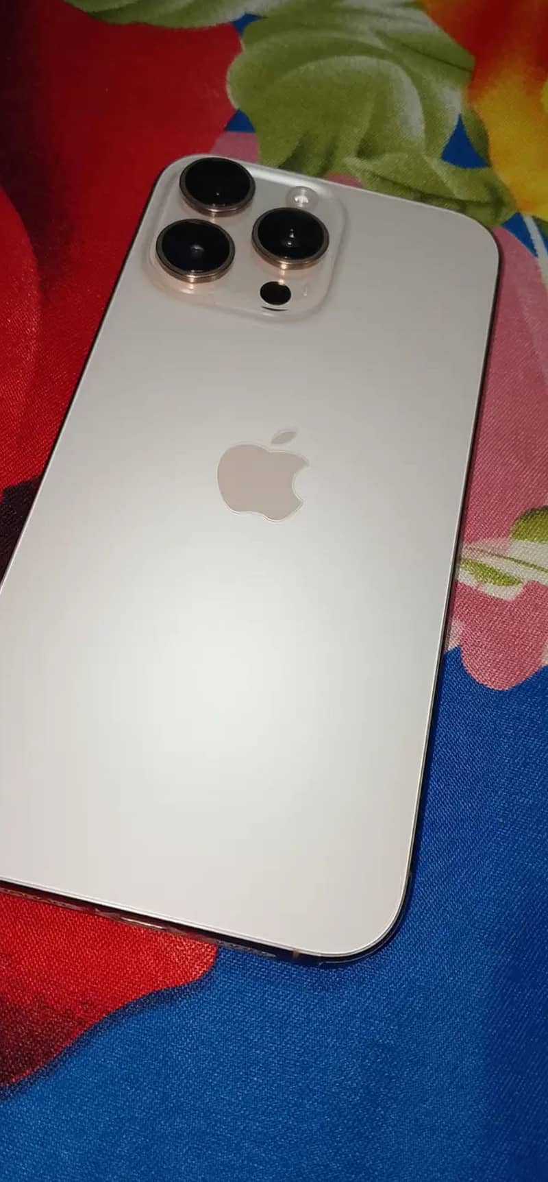 Apple iPhone 16 Pro Max 2