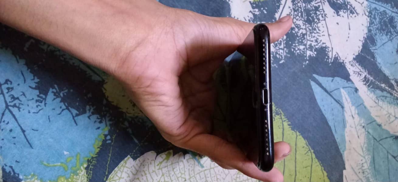Apple iPhone 7 Plus 1