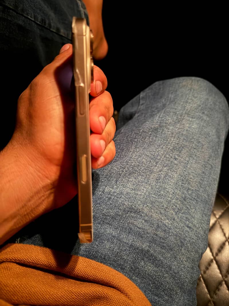 Apple iPhone 16 Pro 1
