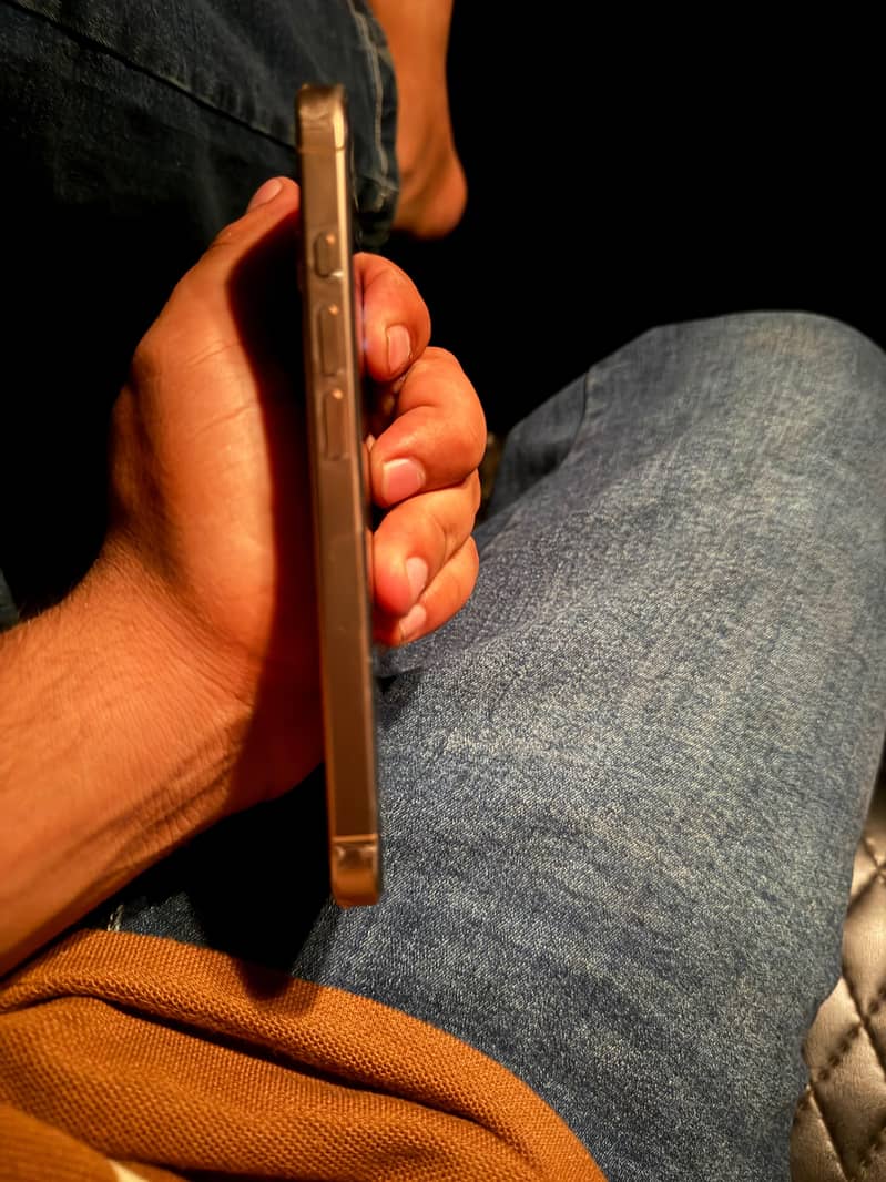 Apple iPhone 16 Pro 2