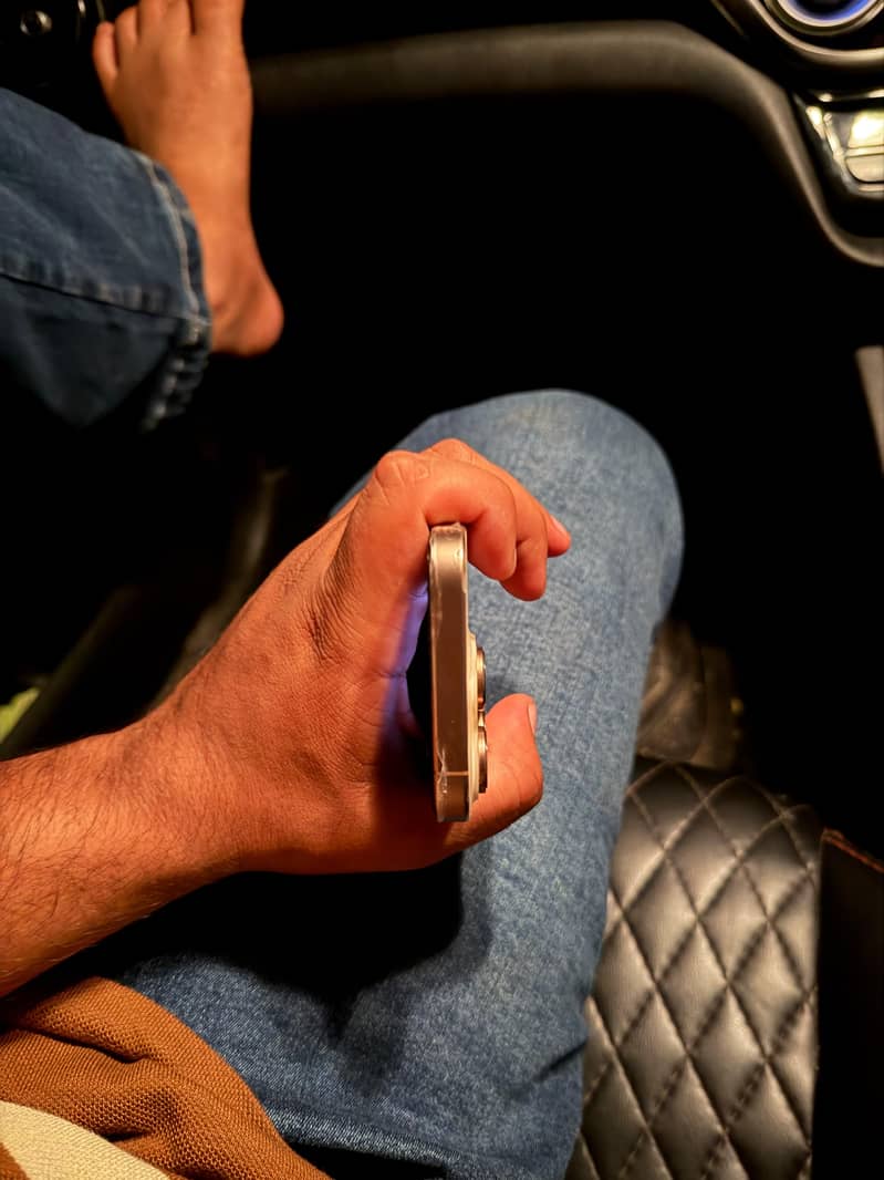 Apple iPhone 16 Pro 4