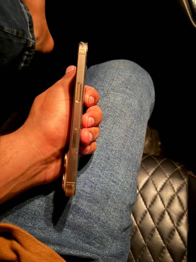 Apple iPhone 16 Pro 6