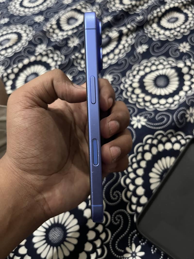 Apple iPhone 16 1