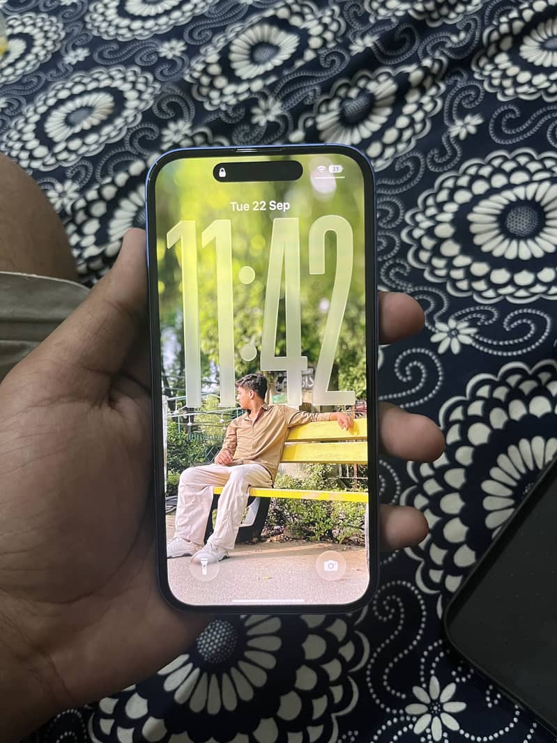Apple iPhone 16 5