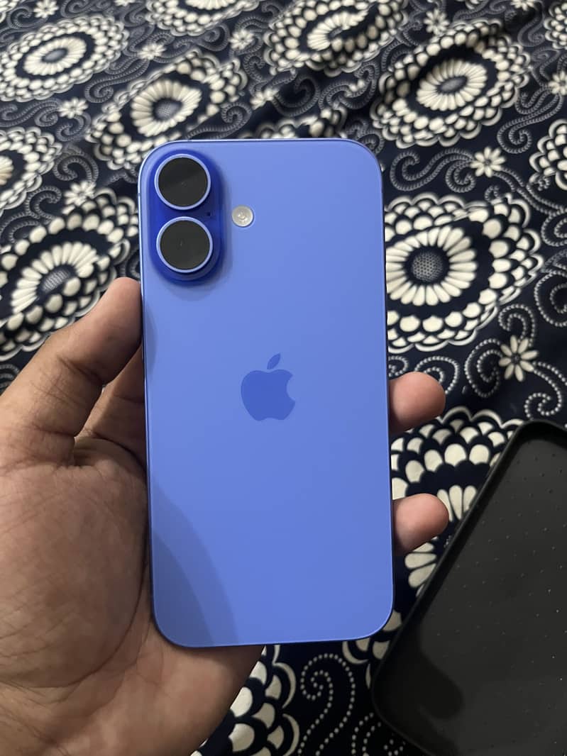 Apple iPhone 16 7