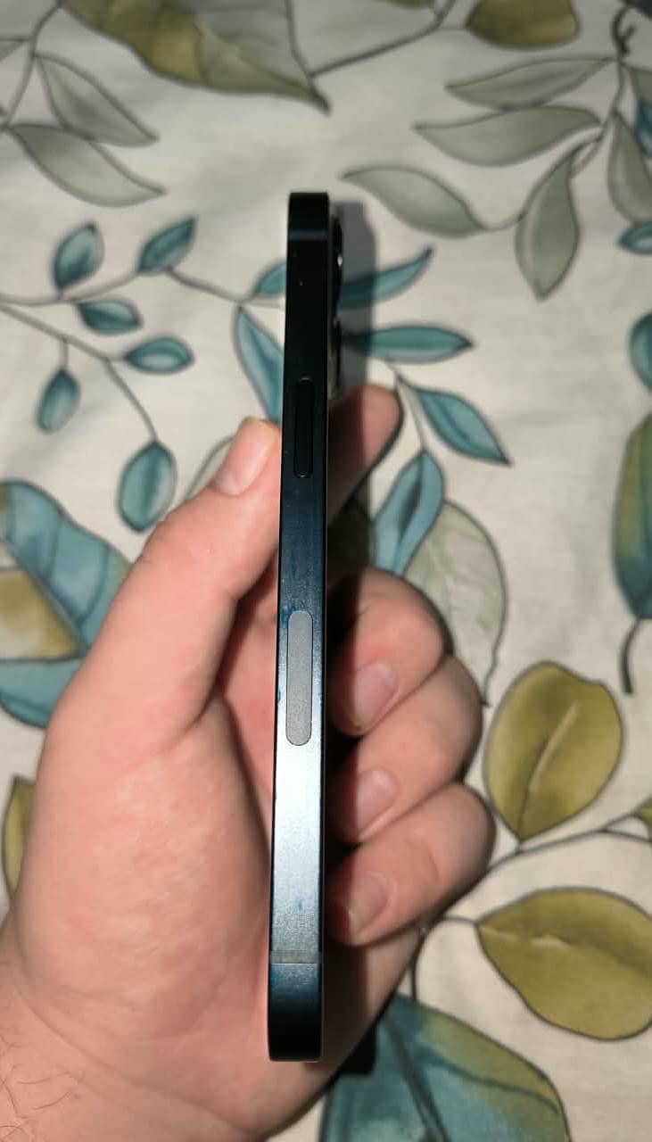 iPhone 13 3