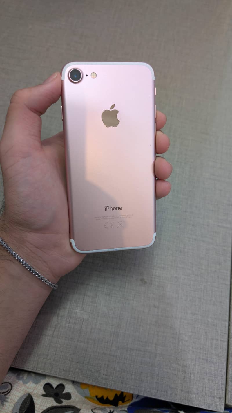 Apple iPhone 7 0