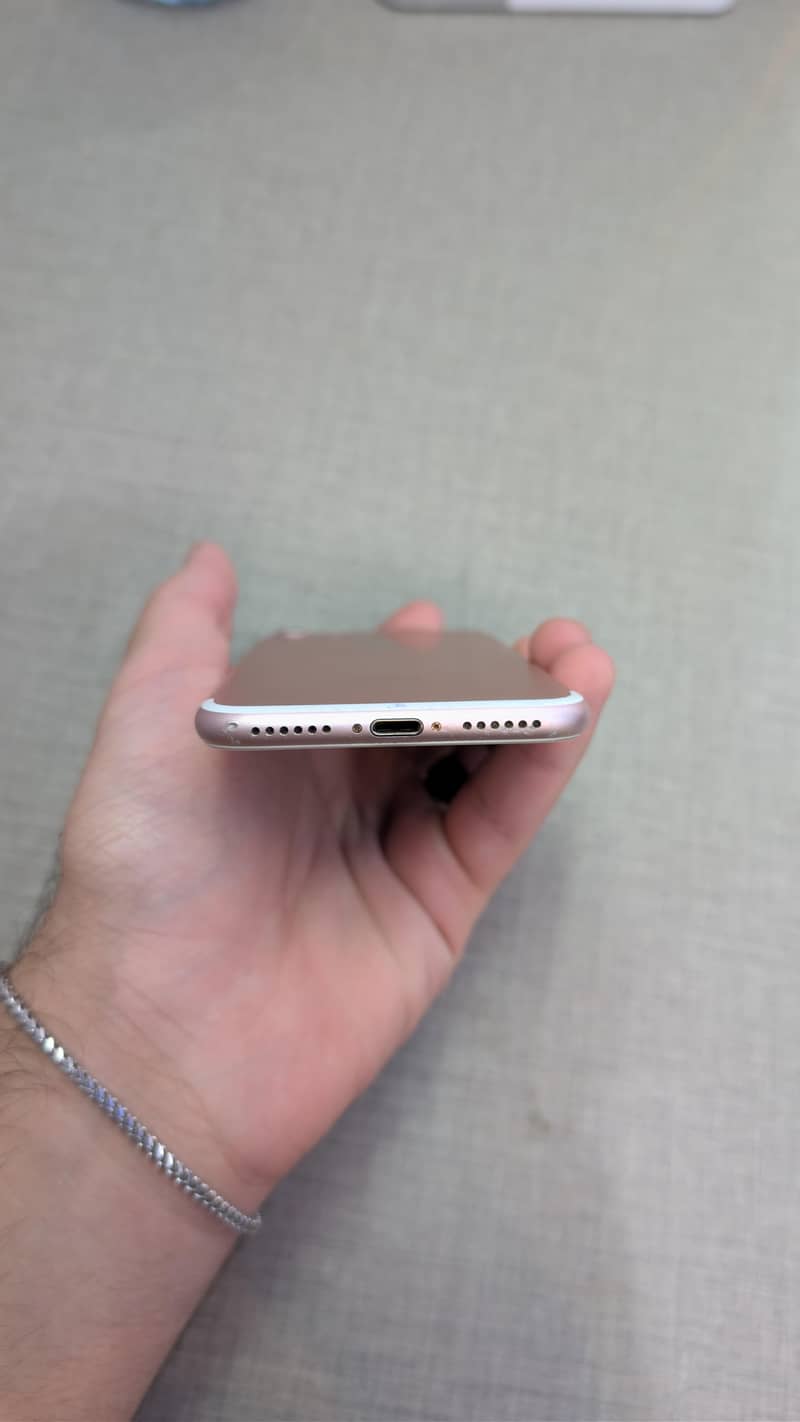 Apple iPhone 7 1