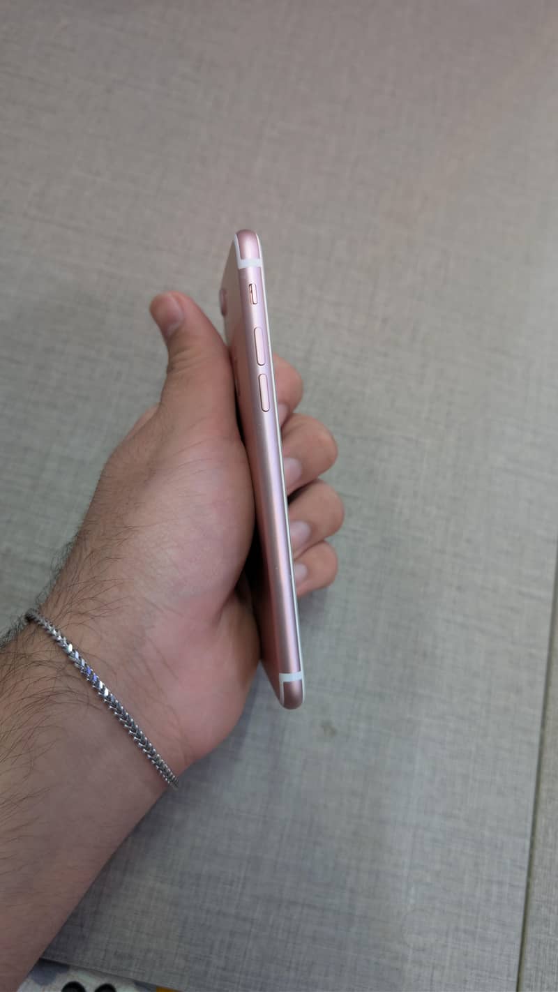 Apple iPhone 7 2