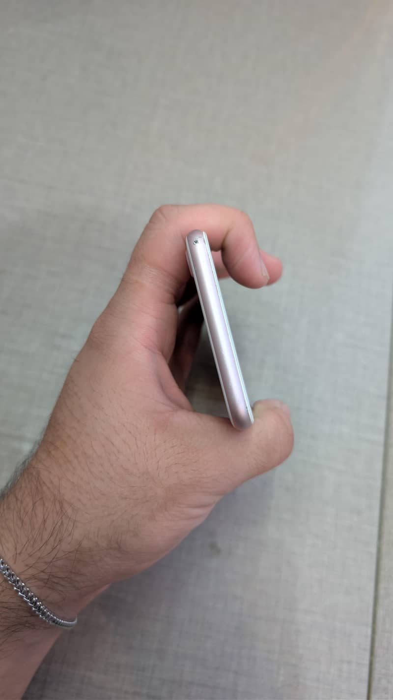 Apple iPhone 7 3