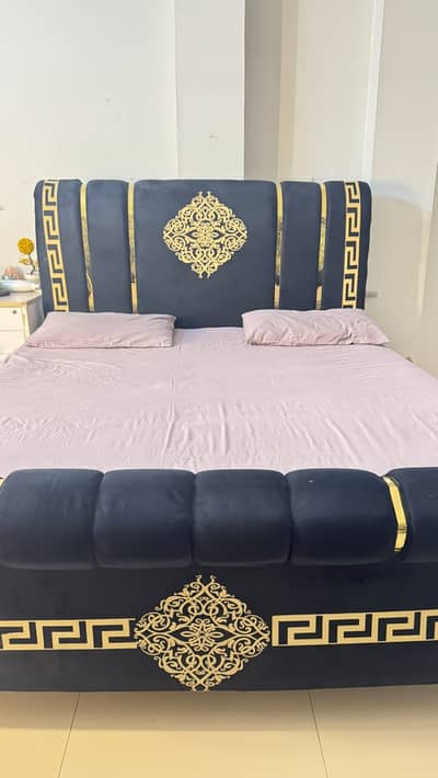 Jet Black Velvet King Size Bed With Modern Panel Headboard - Gold Stri