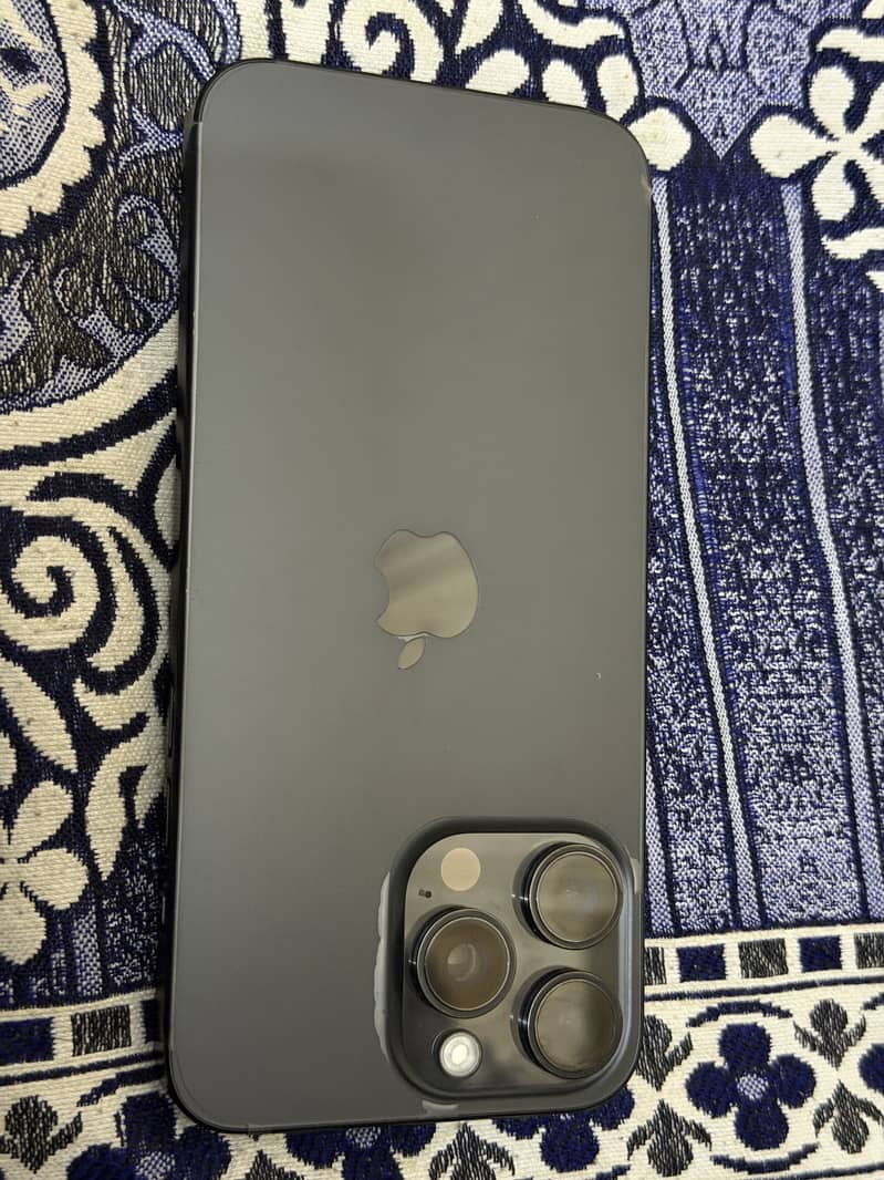 Apple iPhone 15 Pro Max 3