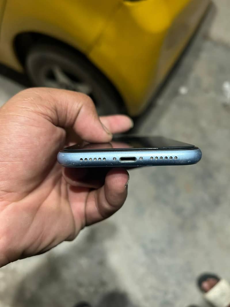Apple iPhone XR 4