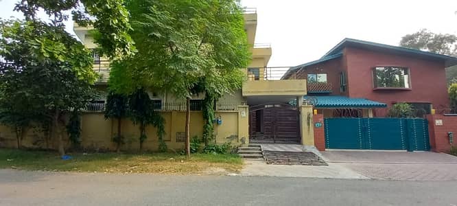Beautifully Constructed Corner Upper Portion Is Available For rent In DHA Phase 4 - Block AA