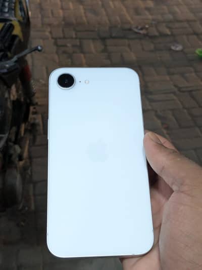 Apple iPhone 16e