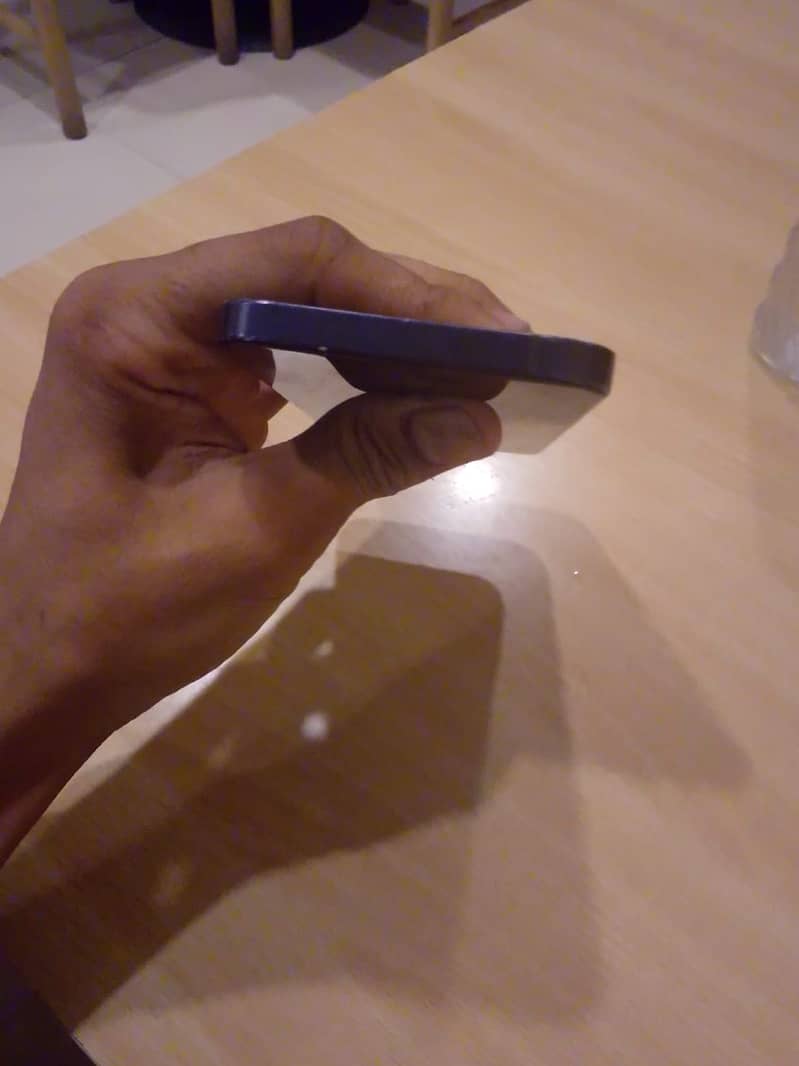 Apple iPhone 12 3