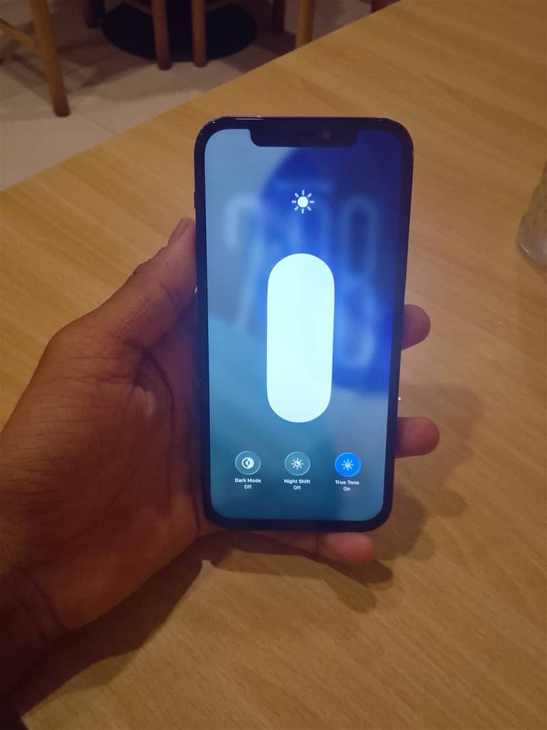 Apple iPhone 12 4