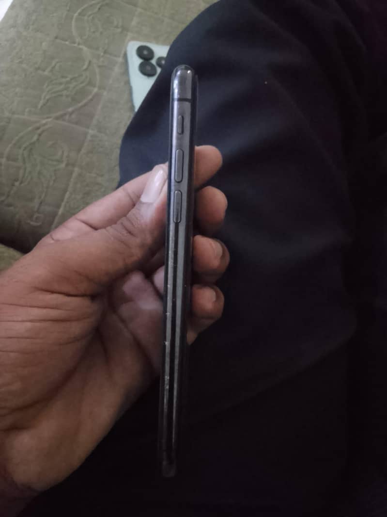 Apple iPhone X 3