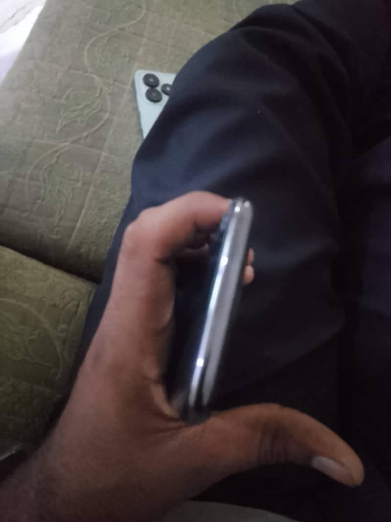 Apple iPhone X 5