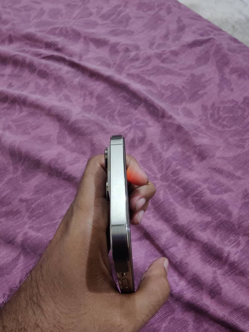 Apple iPhone 14 Pro Max 4