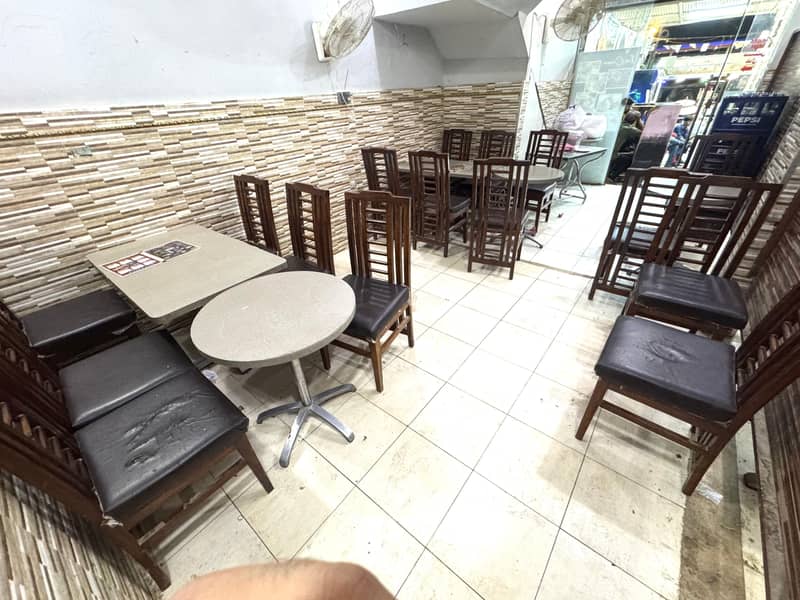 4 Chairs 1 Tabal 3