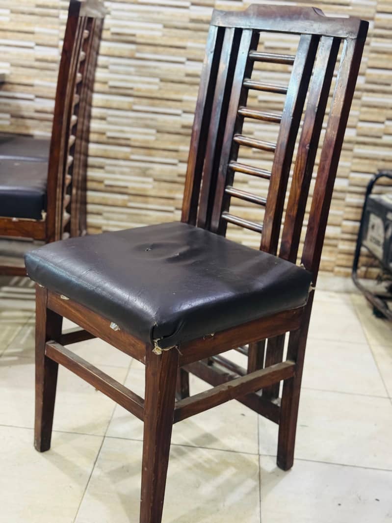 4 Chairs 1 Tabal 5
