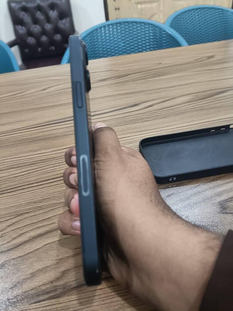 Apple iPhone 14 plus 3