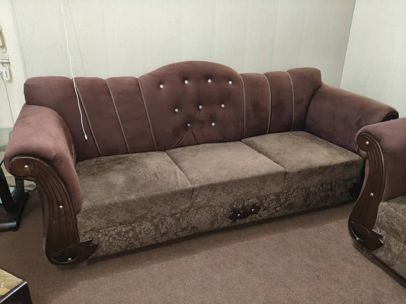 sofa set 5 seaters. . . . 3/2 0