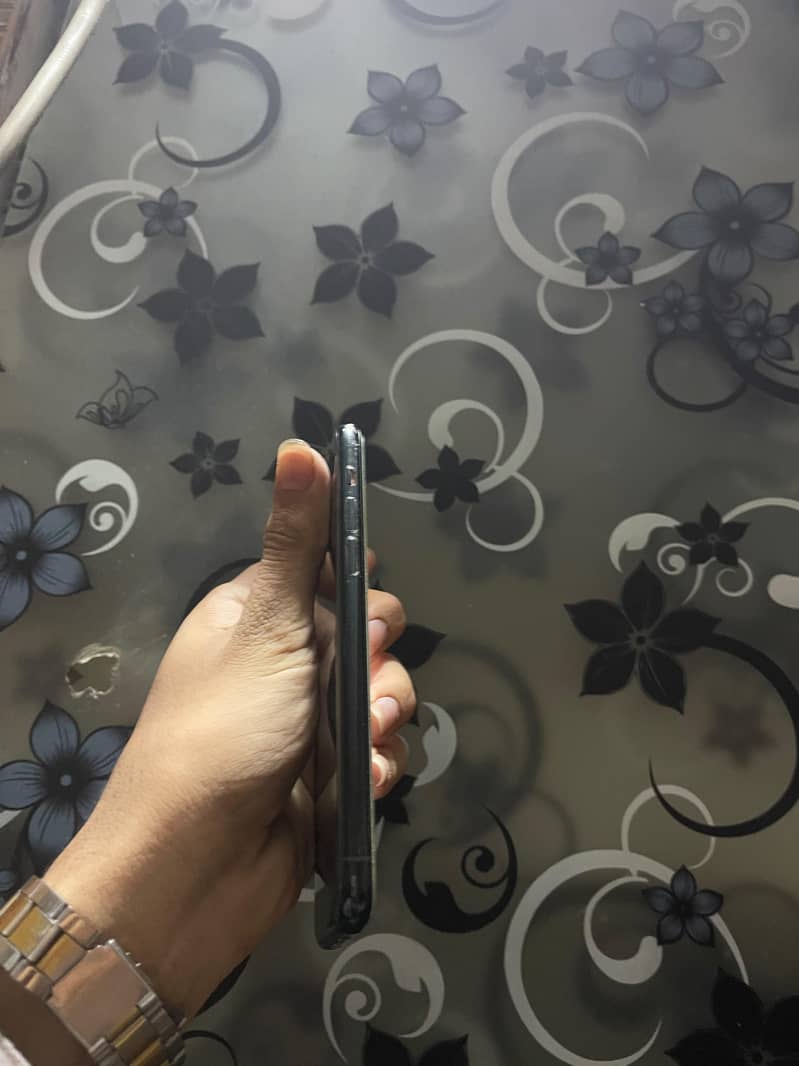 Apple iPhone 11 Pro 2
