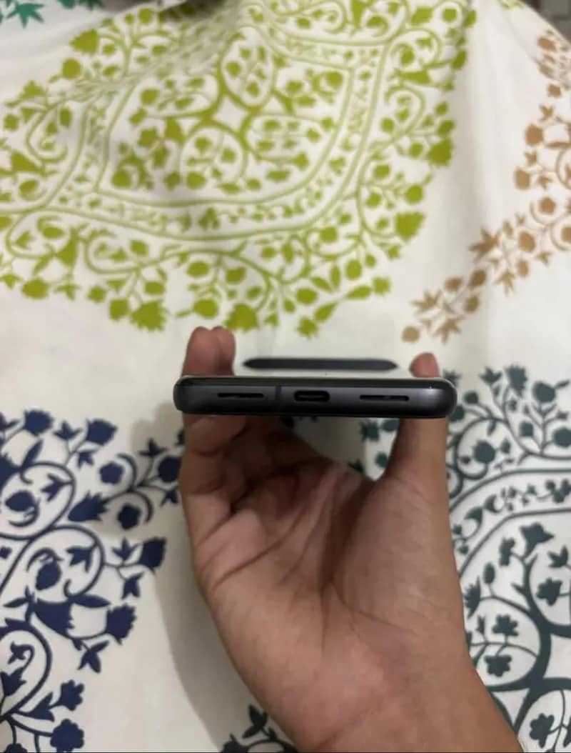 Google Pixel 8 4