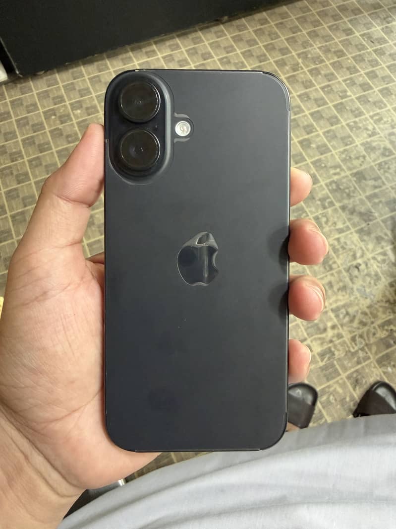 Apple iPhone 16 0
