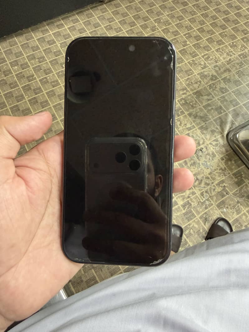 Apple iPhone 16 1