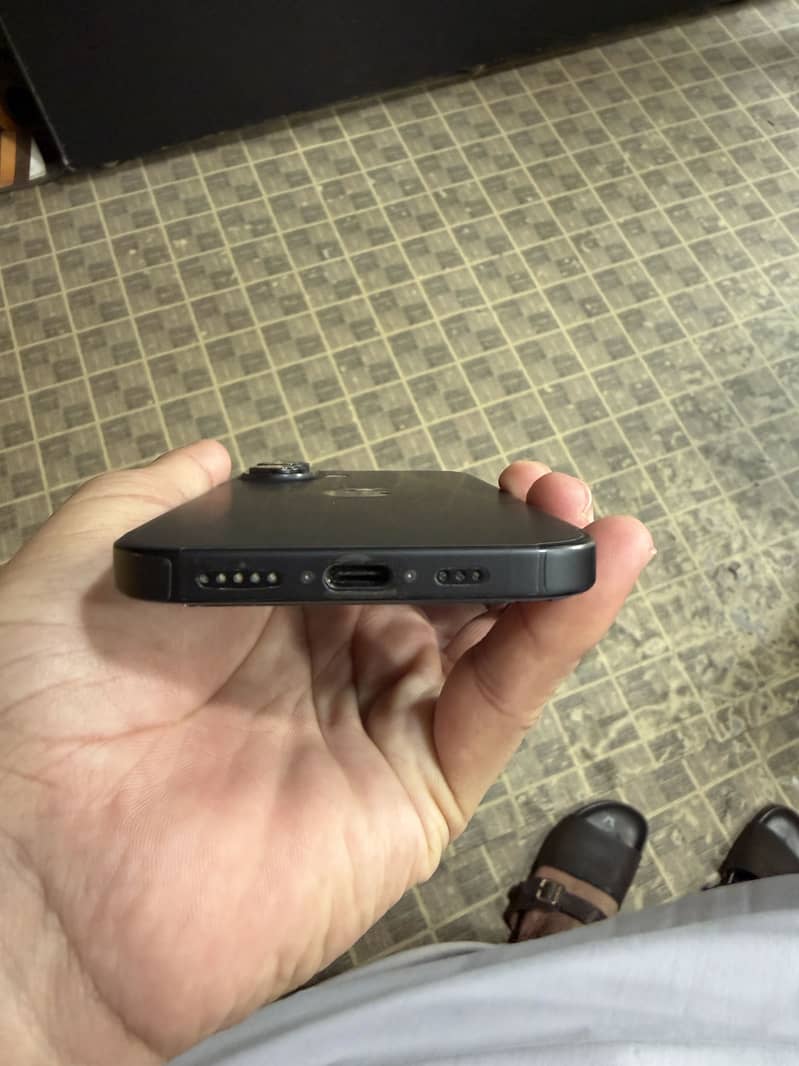 Apple iPhone 16 3