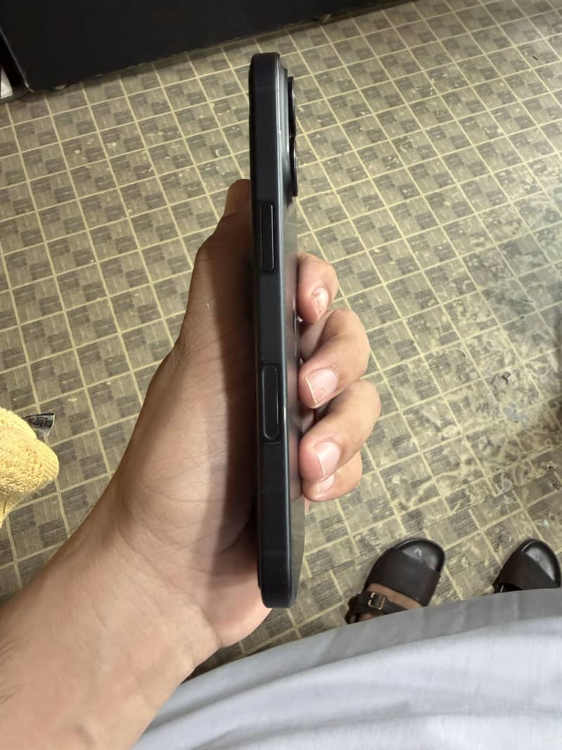 Apple iPhone 16 6