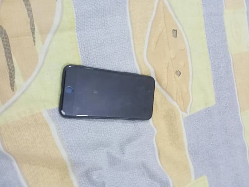 Apple iPhone 7 1