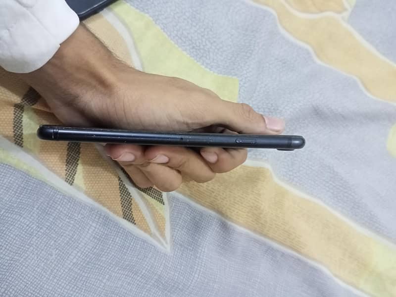 Apple iPhone 7 3