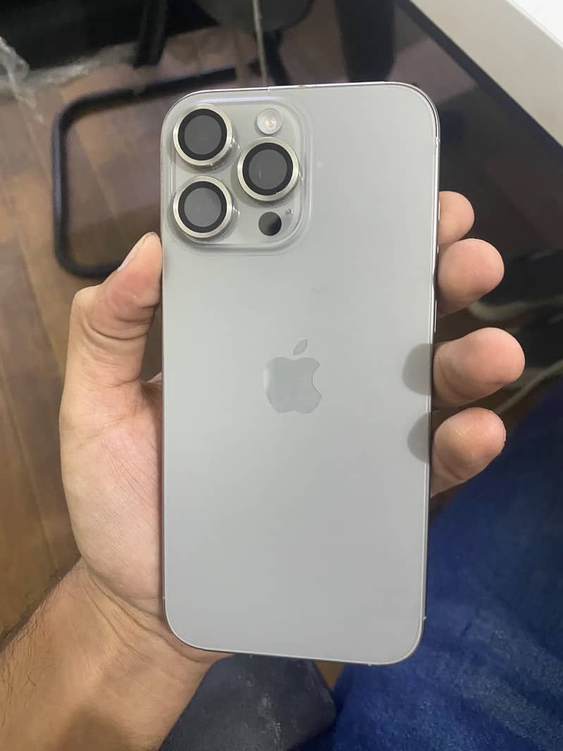 Apple iPhone 16 Pro Max 1