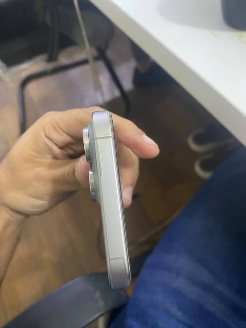 Apple iPhone 16 Pro Max 3