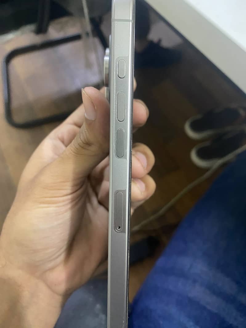 Apple iPhone 16 Pro Max 5
