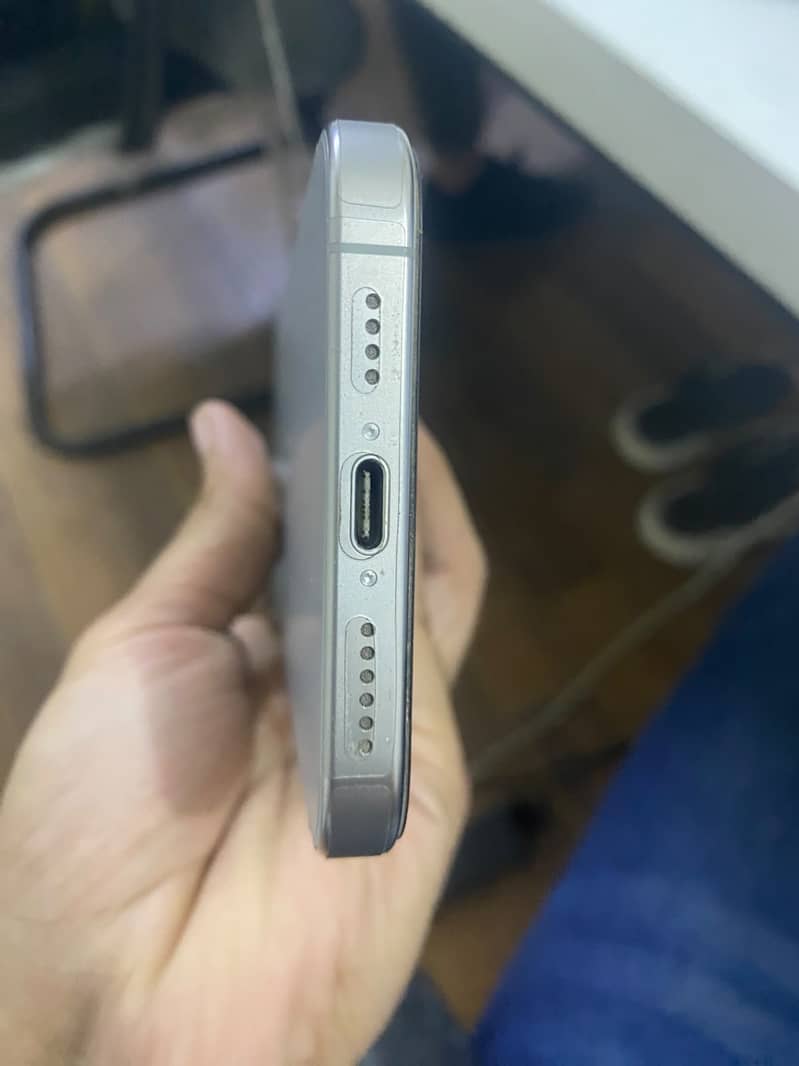 Apple iPhone 16 Pro Max 6