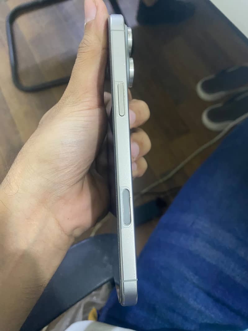 Apple iPhone 16 Pro Max 7