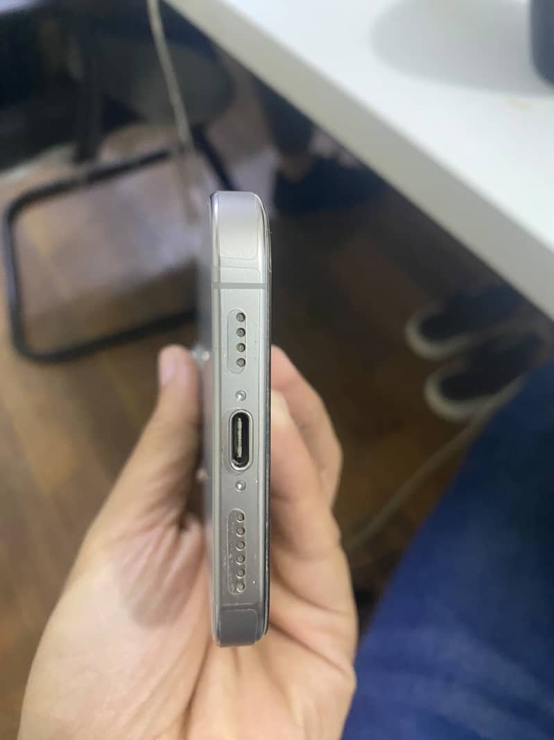 Apple iPhone 16 Pro Max 8