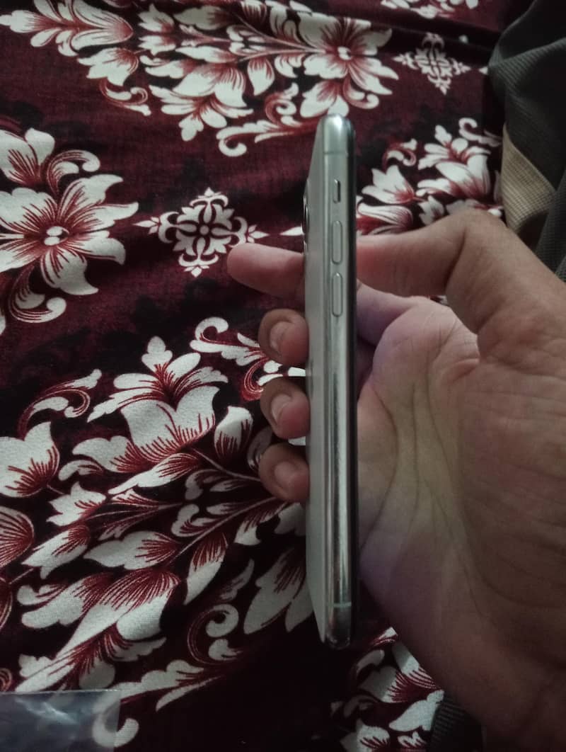 Apple iPhone 11 Pro 2