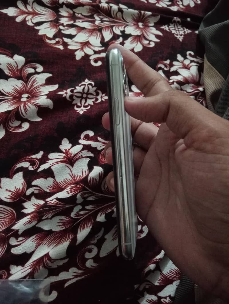 Apple iPhone 11 Pro 3