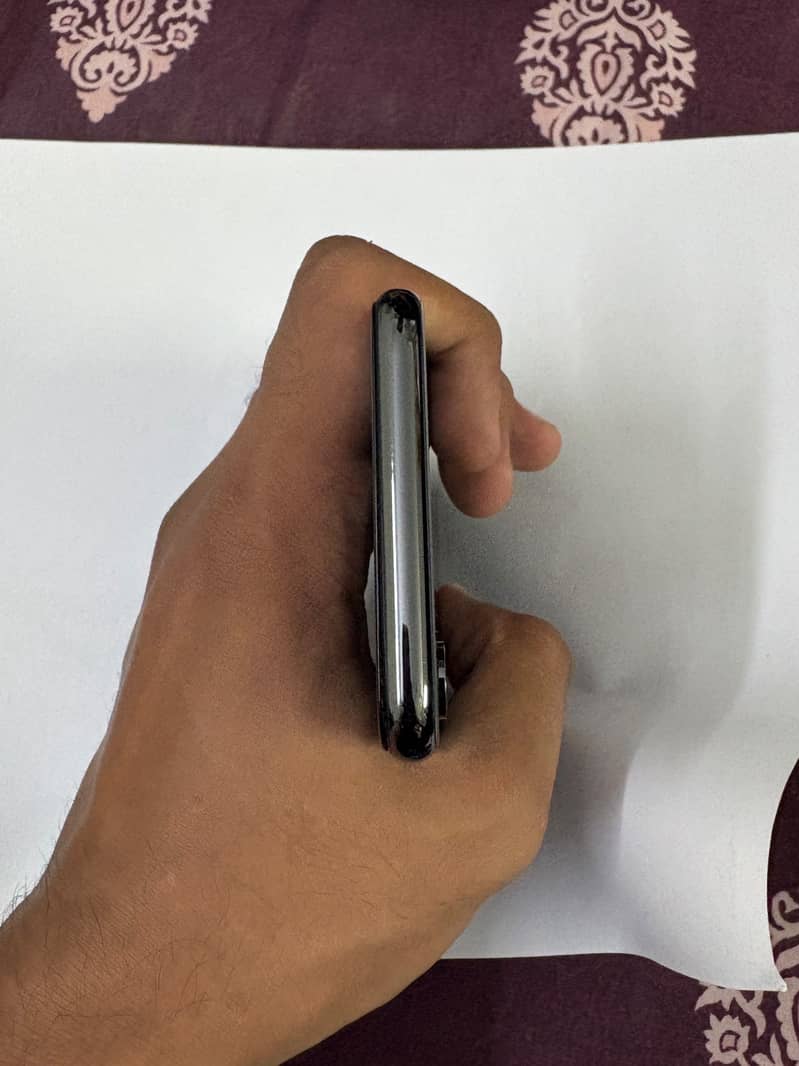 Apple iPhone X 4