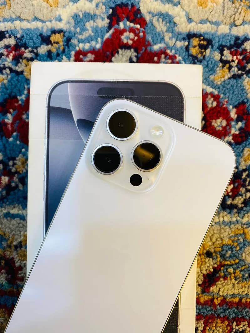 Apple iPhone 16 Pro Max 1