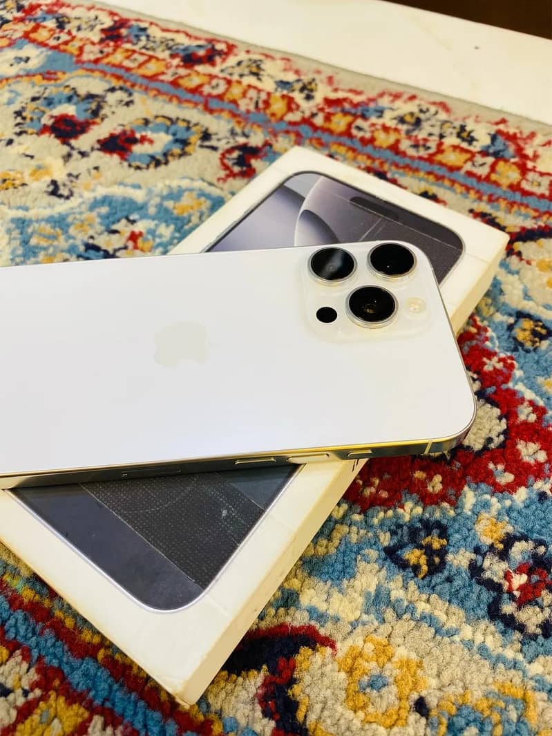 Apple iPhone 16 Pro Max 2